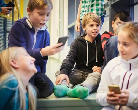 Sweden to Enforce Nationwide Cellphone Prohibition in Classrooms