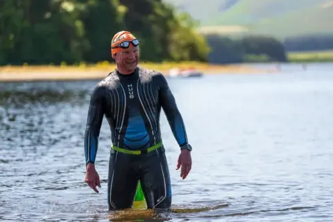 Each Seven Days, He Goes Back to the Waters Where His Wife Passed Away