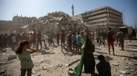 Intensified Aerial Bombardment Unfolds in the Gaza Strip