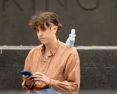 Folks grant me a broad clearance’: This weird seven days of donning shoulder pals